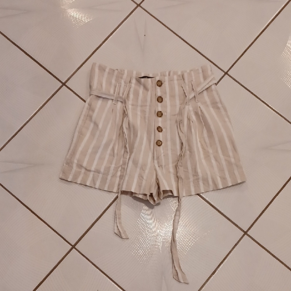 4/$80 Beige & White Stiped High Waist Shorts - Size Small